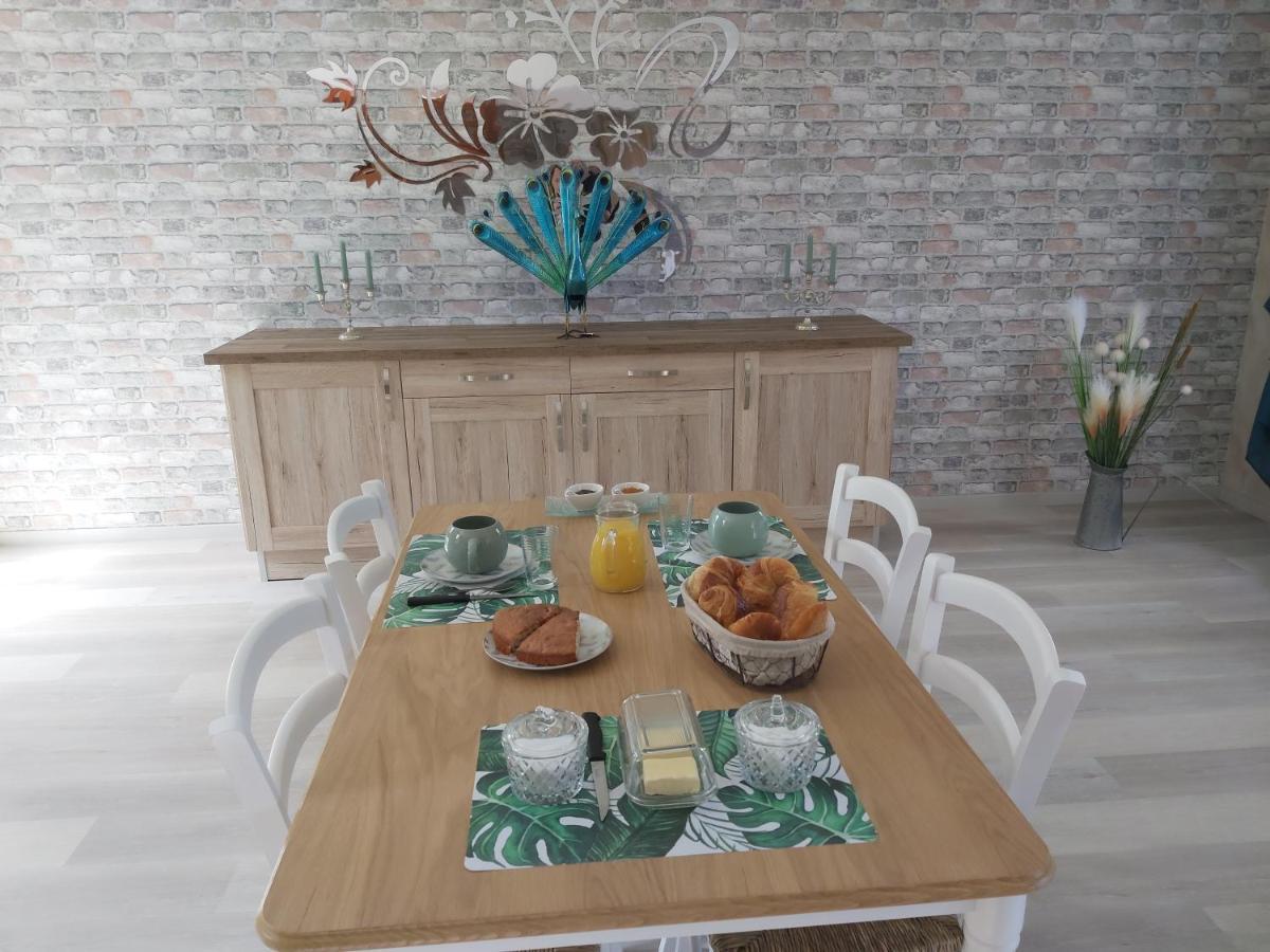 Bed and Breakfast Le Bonheur Des Plumes Montmartin-en-Graignes Экстерьер фото
